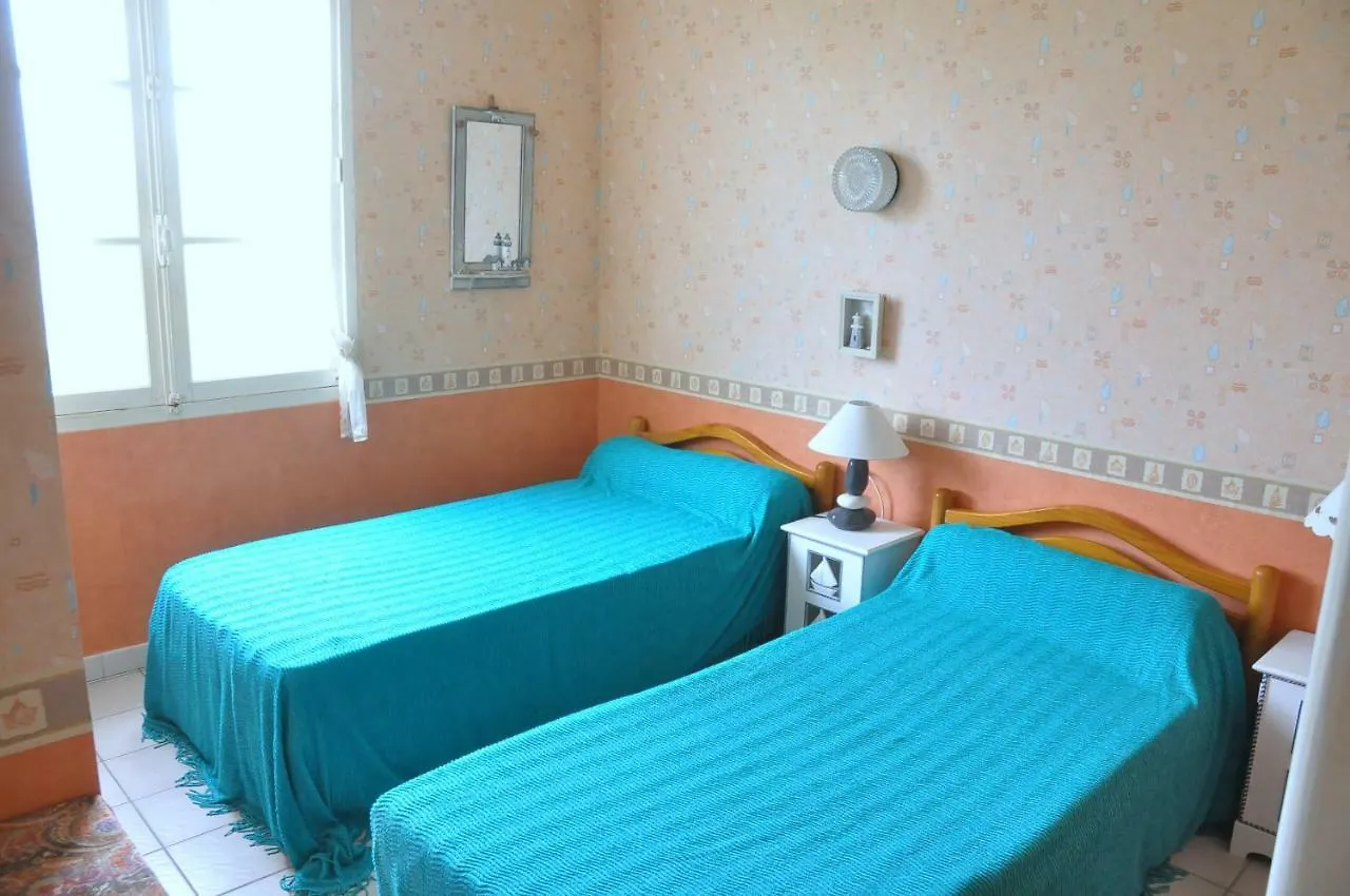 Holiday home Ker Diweza Plage St Cava Plouguerneau France