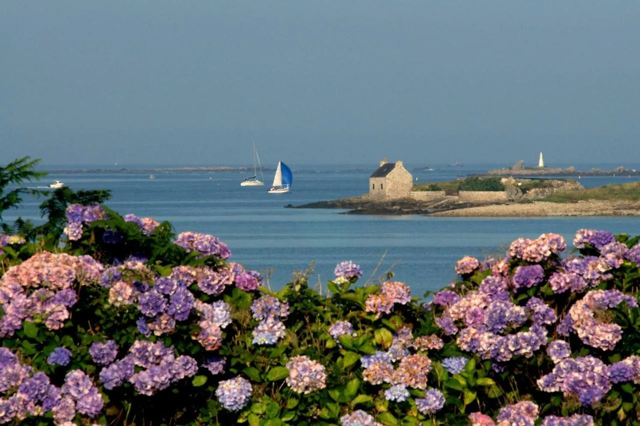 Holiday home Ker Diweza Plage St Cava Plouguerneau France