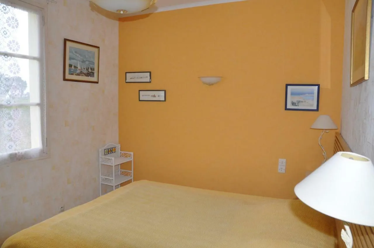 Holiday home Ker Diweza Plage St Cava Plouguerneau France